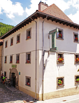 Foto de la fachada de Pensión Txiki